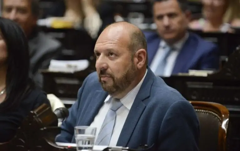 D Alessandro quiere ganar 20 Jubilaciones .4 millones.Sabe lo que dice ? Insólito . Y lo hace por escrito .