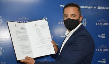 Tamayo aumenta un 50 por ciento el sueldo a los municipales