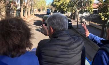 Productores a la vera de la ruta 8 contra Poggi.Su negativa a la autopista suma problemas y muerte