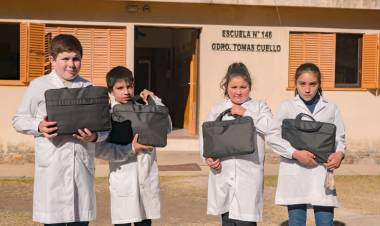 Las computadoras llegaron a 280 estudiantes del interior