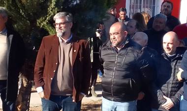 Inauguran 1ra. Etapa Gas Natural La Ribera . Jr. y Maxi firmes