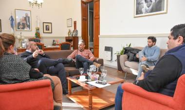 Maxi con la Rural Río V y su exposición. Positiva reunión de carácter política e institucional 