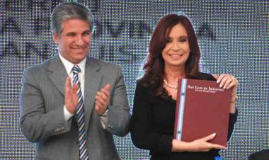 Echaron a Poggi del Eva PERON por atorrante.Viviendas inundadas y sin terminar .