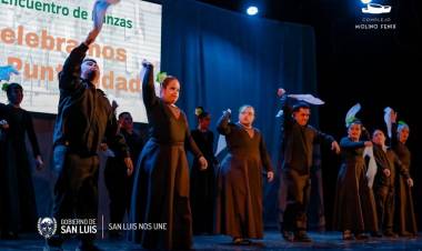 La Puntanidad en el Molino . Pasaron todas las danzas de la Ciudad y “Caminito que va pa al Norte” emocionó a salón lleno 