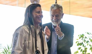 “VIVAMOS JUNTOS ESTE MOMENTO DE ALEGRÍA”