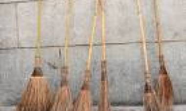 La oposición sigue desaparecida en Mercedes. frente al temporal que se repitió para deseo del poggismo. De borrarse de la.gente , no se vuelve . Créditos y ayudas que están.Ni una escoba agarraron 