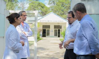 JUANA KOSLAY: “Gato” Fernández visitó el hospital 