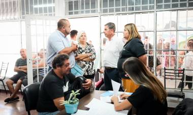 Gato Fernández quiere construir 2500 viviendas por año