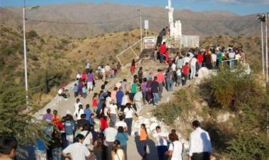 Miles de personas visitan al Cristo de la Quebrada