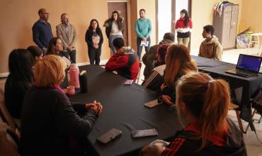 Unas mil personas se anotaron para terminar el secundario