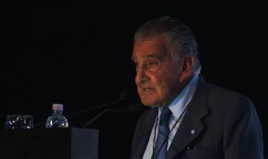 Eunekian "El principal apoyo a MILEI, empleado? lo criticó duro por  decir barbaridades del PAPA y el BRICS