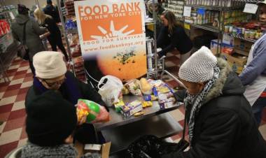 418 dólares o 300 mil pesos hasta 6 años paga EEUU a sus pobres. Otros países de 1 er . Mundo con sus ejemplos y porque se discute en Argentina lo mismo que hacen ellos. 