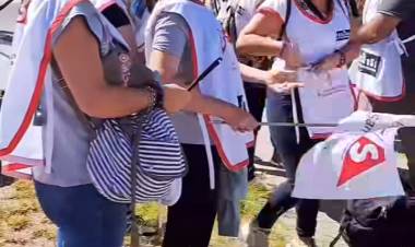 APTS rechazó los anuncios de Poggi.Piden recomposición y en contra del desbloqueo de título .