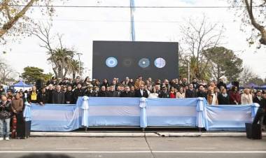 Poggi tal como lo había adelantado EA, despreció el 9 de Julio en Villa Mercedes que fue impresionante.Todos los demás Gobernadores estuvieron en cada Provincia.Maxi,APTS, SIJUPU y Oste las razones??