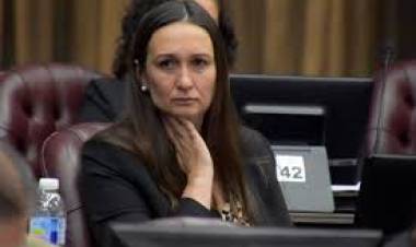 Perano sinceró el presupuesto 2025"tiene pocas obras y le dió letra a la oposición......para La Punta ni una. Ayala dice que ella y Olivero son ciegos por la comodidad de la PYME familiar de 10 palos por mes