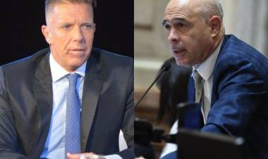 Fantino a Abdala: cuatro de copas, inútil ni vitae tenés.Queres homenajesr a Garnacho la c...de tu ma......... Contestará Bartolo