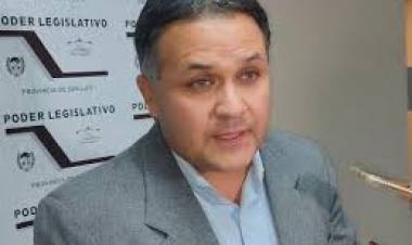 Carlitos García: si Leyes le pidió a la cementera agua para sus piletas como favor, no le cubre la ART al trabajador y no estaba en condiciones de manejar, debería dar un paso al costado.No es ético ".