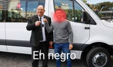 El Sr. Smith echó a los choferes en Negro de Inclusión.Verguenza ajena , se le escuchó decir a Luciano Ayala y a Martín Olivero.Una burrada política.