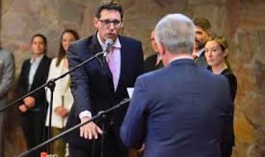 Endeiza , puntero político  de Poggi, propuesto para él Superior Tribunal. La independencia del Poder Judicial que declamaban, un verso .