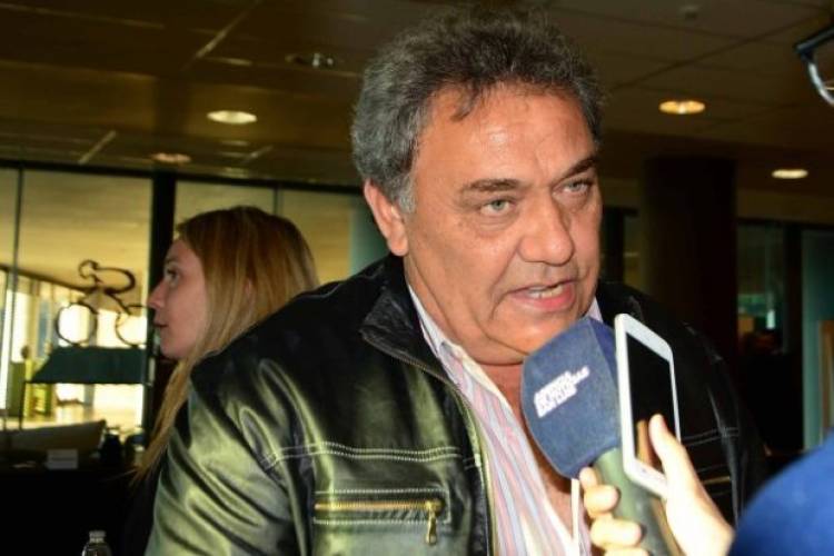 Tras años Quines volvió a asfaltar.Paco Macías,un distinto .