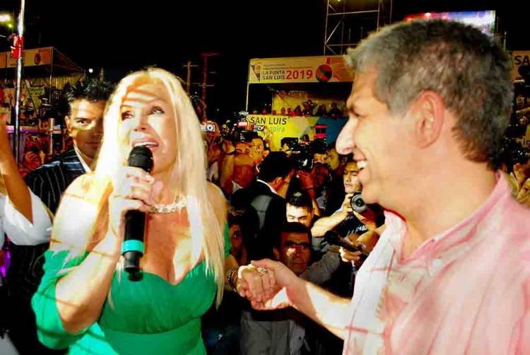 Poggi con la plata del estado trajo a tomar Té con su mujer a Susana y Cristina y le molesta que Ruta, con la de EL, se case .Los libros del Juez por la cabeza 