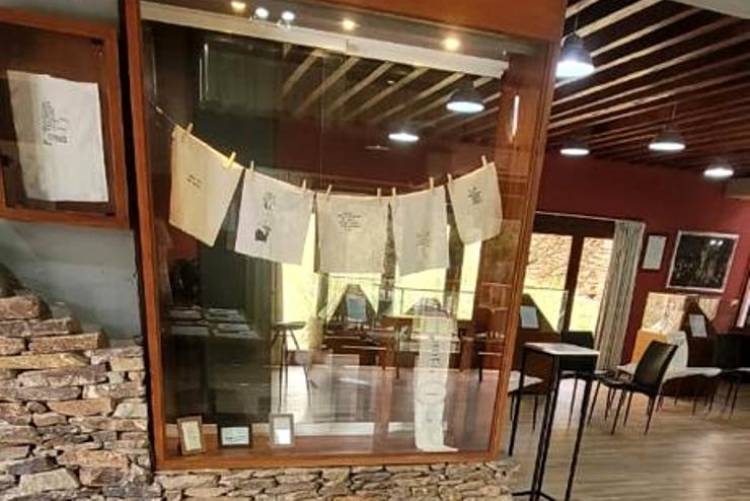 LA CAROLINA: “Tirar del hilo”, muestra de poesía textil
