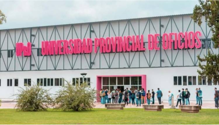 Si estudiaste en la UPRO, te da crédito para empezar o ampliar tu emprendimiento. Generar oportunidades.