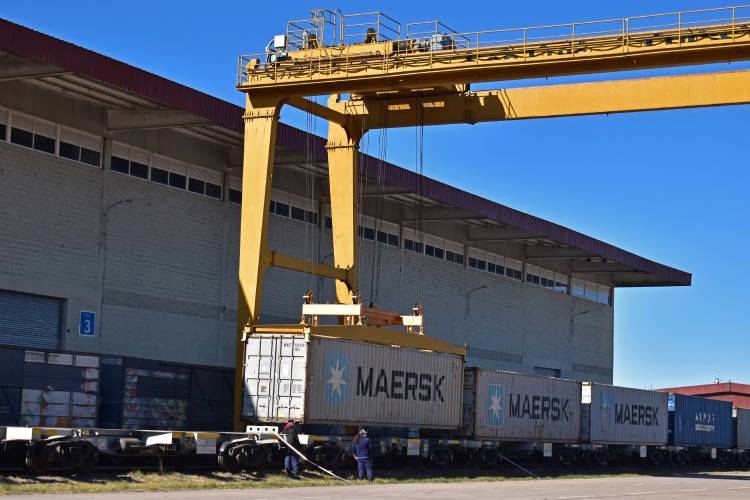 Otra empresa que usa los trenes de carga de la ZAL