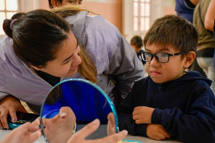 Visión 4.0: más de 3900 niños ya tienen sus anteojos
