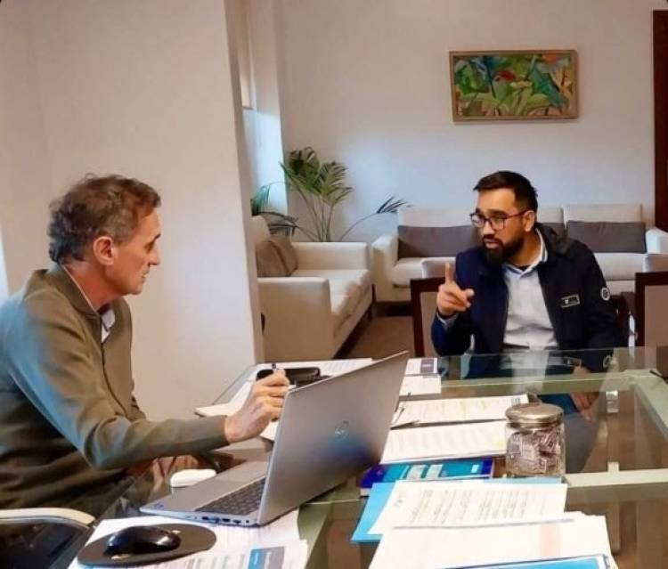 Juan Alvarez Pinto con Massa ? Aportes que suman a la Villa .Katopodis la foto que se mostró 