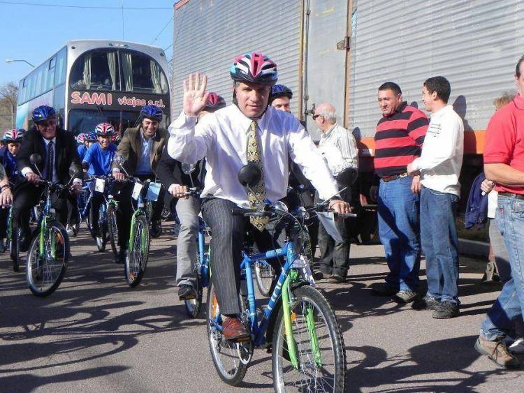 700 millones diarios gana el Gobierno Provincial con los intereses de la caja entre lo que dejó el Gobierno anterior y lo que ha recibido sin gastar .Bicicleta Financiera para sumar recursos .