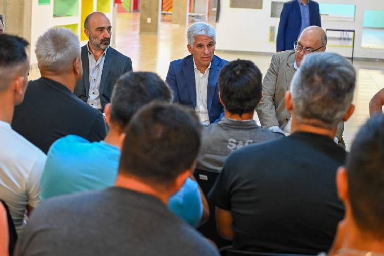 Operario de DANICA a Poggi" usted no querrá que ganemos miseria no? O representa a Beltrán?.Fuerte defensa a Domínguez.El tiro por la culata .