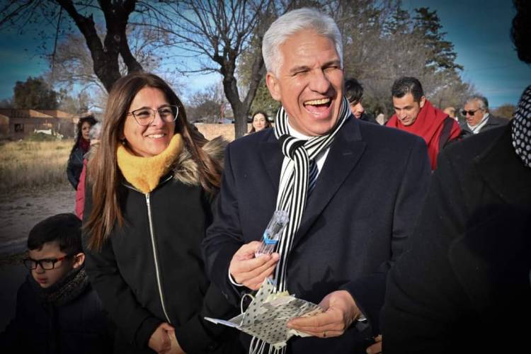 Llerena: la Intendenta dice que va a patearles el cul... a quienes digan que sus padres , se hacen el quincho con la Municipalidad.Iris Busto y un escándalo en puerta....