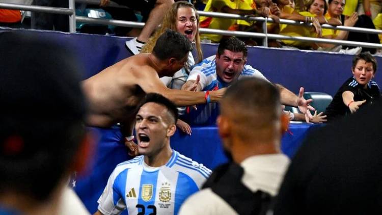 Histórico: Argentina Bi Campeón de América.Scaloni y su equipo en la Leyenda 