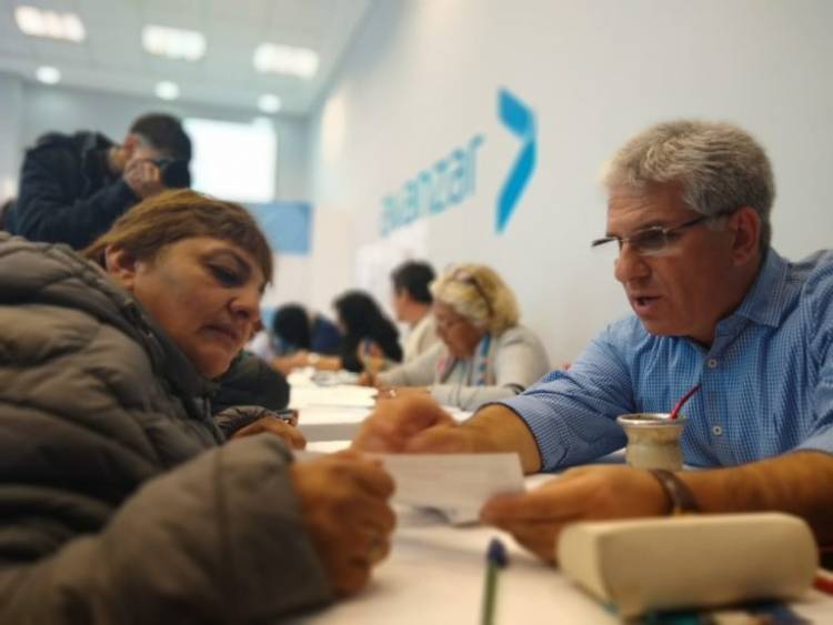 Pre Inscripción de 20 mil viviendas.La estafa electora de Poggi,  que espera sentencia judicial . Miles de Engañados  hasta hoy. La justicia busca que se prescriba.