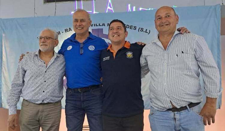 Los docentes piden por favor que Lazzarini de UDA vaya a la marcha por el veto de MILEI.Que deje la play para más adelante y su comodidad.Es parte de la GGT Villa Mercedes 