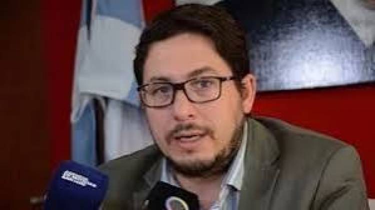 Berardo, será Jefe Bloque del PJ. Hay resistencia del interior y Pedernera, que puede desatar anarquía. Dialéctica a fondo es la estrategia . Podría generar anarquía política .