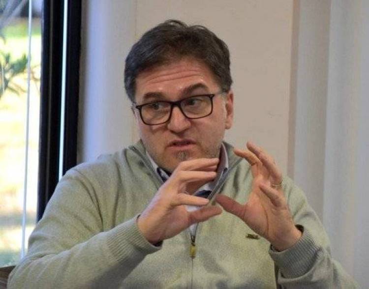 Las mentiras de Poggi sobre Lucho Martinez. Asco como mienten para desacreditar .El caso Salas y el Chulo Rodríguez son del Jury.Lo de Chavero es una falacia .