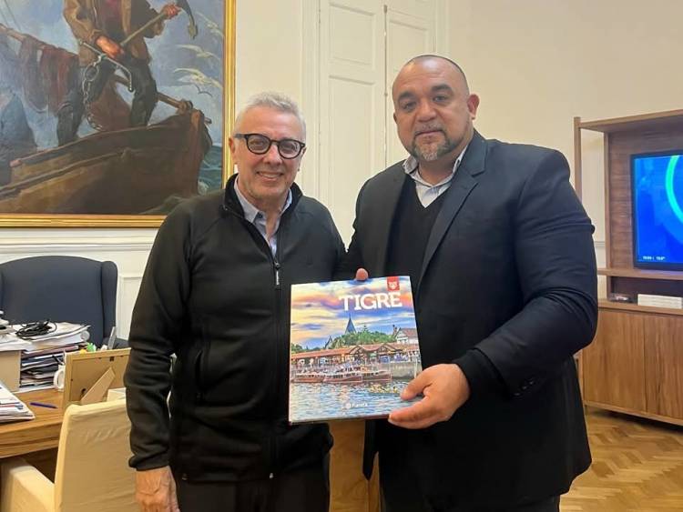 Frontera con él Intendente de Tigre, para mirar él modelo de Seguridad y Control mejor del país .Es casi un Gran Hermano esa Ciudad, que casi no tiene delitos 