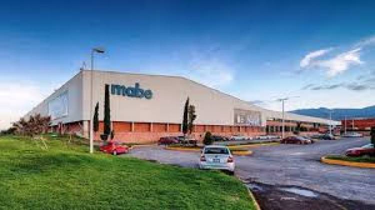 Mientras el Gobierno reparte TUBI, MABE suspende empleados y él Gobierno no hace nada por la industria .Las prioridades patas para arriba.