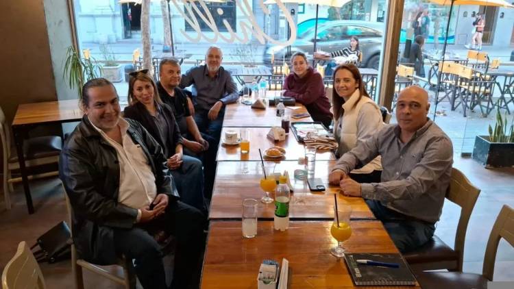 Negri, Abdala y Ocaña le marcan él paso a Becerra, Almena y Guinda . Reunión que aflojó tensiones , con Flecha fuera de todo 