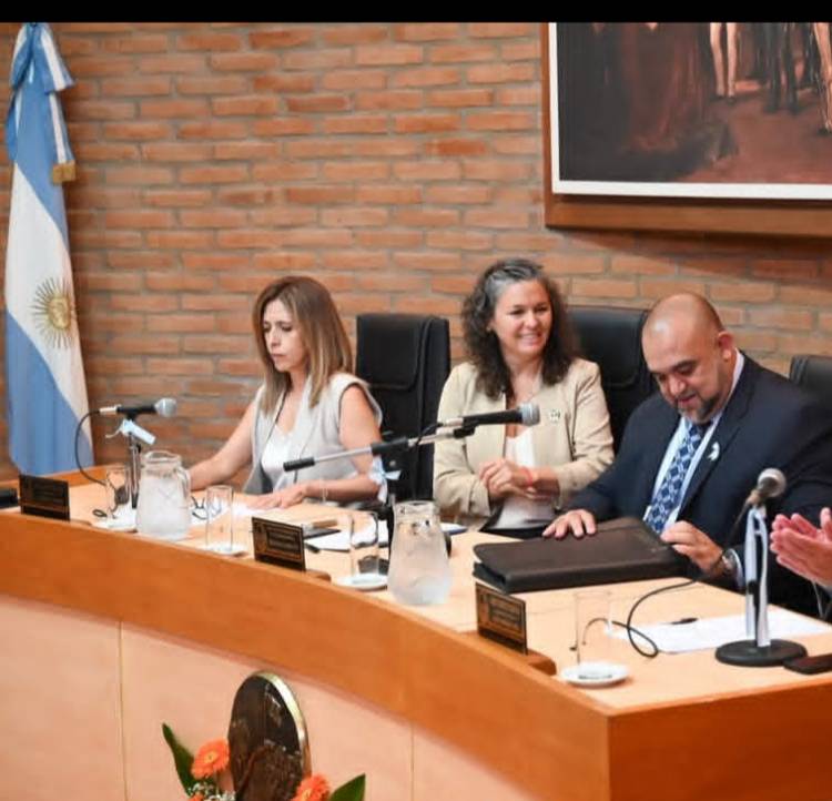 Frontera apertura de sesiones :obras puntuales con pertenencia y mejora en todos los servicios .150 cuadras de asfalto .