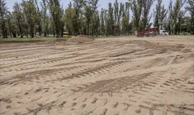 Cancha sintética en el Lago . Una nueva etapa que mejora los servicios a los mercedinos