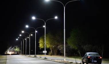 La Provincia jerarquiza Merlo.Iluminación sobre ingreso Ruta 5. Agua , Obras Turísticas, Aportes al Municipio .