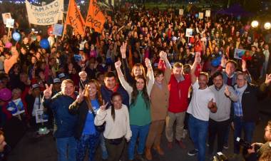 Tamayo con el Gato en un cierre espectacular para la Caravana del Triunfo