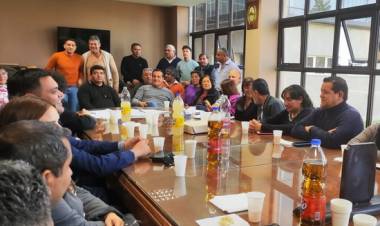 Aumento de Coparticipación a Municipios .Compromiso Peronista de Campaña defendido por el poggismo también, pero que votará en contra, porque les tocará aplicarlo.Haz lo que digo, pero no lo que hago.