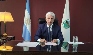 Poggi intenta endeudar a la Provincia en un 25 por ciento del  Presupuesto.Suma mil funcionarios y familias enteras de la política 