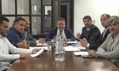 Senado:Ordóñez sin papeles, pidió endeudarse .Si no hay aumento de sueldos  a. Estatales , la pobreza saltaría al 60  por ciento .