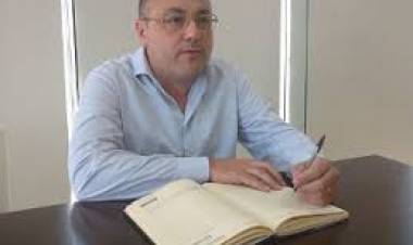 González: es lamentable que Frontera que le debe todo al PJ, vea Directv y no vea los despidos y el daño de Poggi .Se profundiza la interna del PJ.