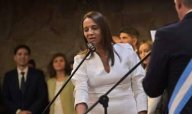 Poggi echa a su Ministra estrella Becerra y habría más cambios.La ingobernabilidad y la falta de experiencia hacen mella . Spagnuolo sigue en la mira .